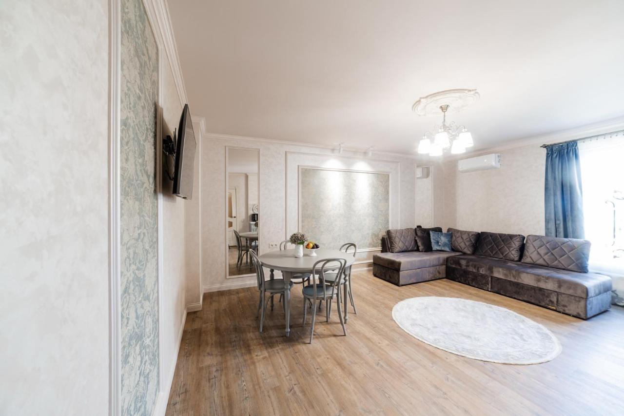 Lux Apartment On Duhnovicha Street .Free Parking. Użhorod Zewnętrze zdjęcie