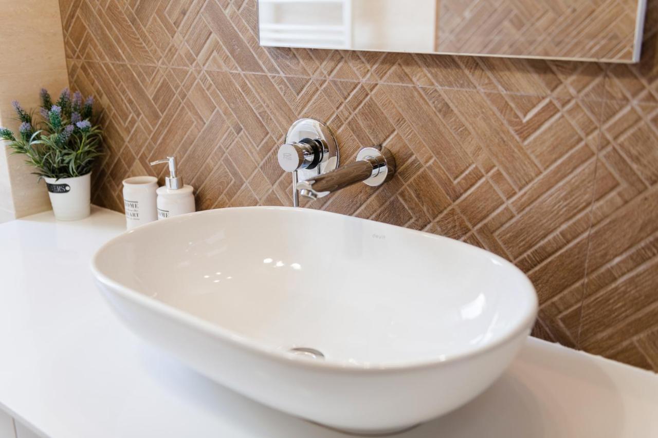 Lux Apartment On Duhnovicha Street .Free Parking. Użhorod Zewnętrze zdjęcie